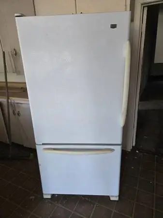 Maytag bottom freezer 32 refrigerator