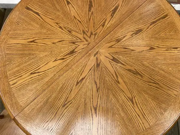 OAK TABLE with two chairs