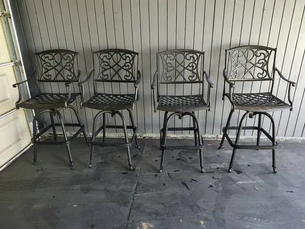 4 Outdoor Patio Swivel Barstools