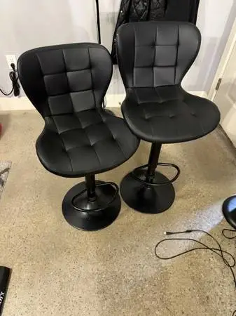 2 Bar stools