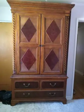 Alexander Julian King Bed Set