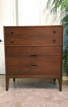 ►Mid Century Modern Chest of Drawers United Furniture in Walnut 1960s