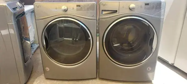 Whirlpool Steam Front Load Washe And Gas Dryer