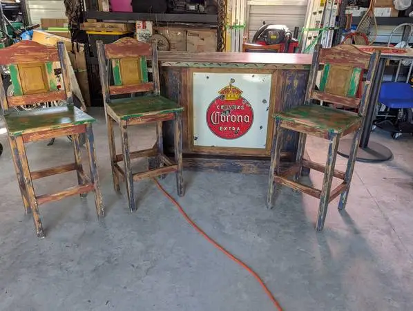 Corona bar & Table