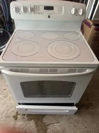GE ELECTRIC range flat top glass white