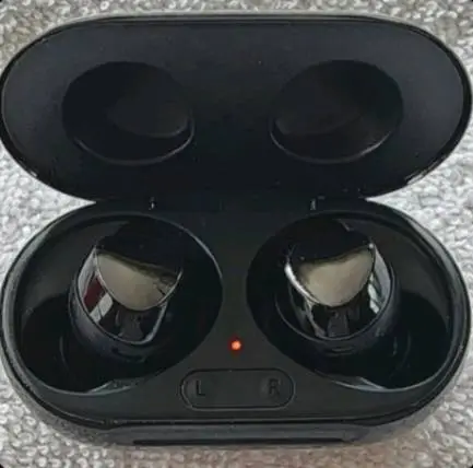 GREAT DEAL ---> NICE LIKE NEW SAMSUNG GALAXY BUDS + WIRELESS EARBUD