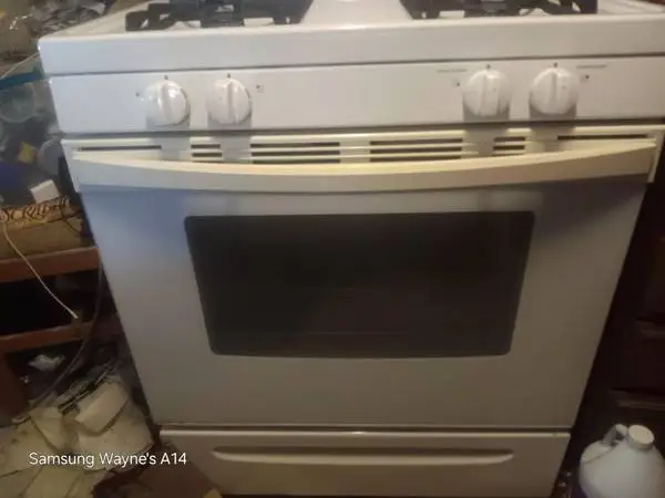 Excellent condition REDUCED $200 AVANTI gas range