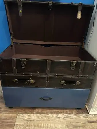 Custom Trunk / Dresser