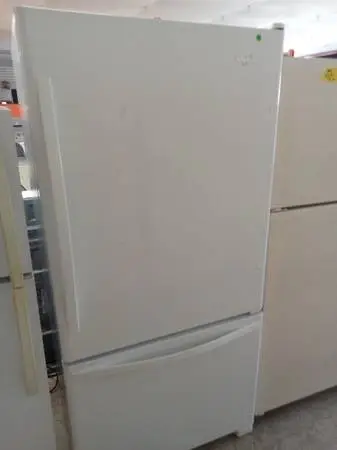 Whirlpool Refrigerator W/ Bottom Freezer & Ice