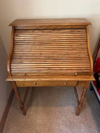 Vintage Oak Roll-Top Desk – Compact Size (33 W)