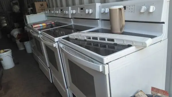 Electric Stoves (4) Whirlpool