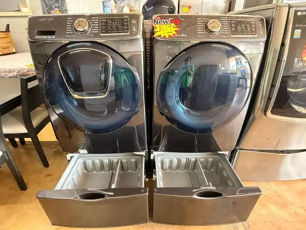 Used Black Samsung Washer and Dryer with Pedestal
