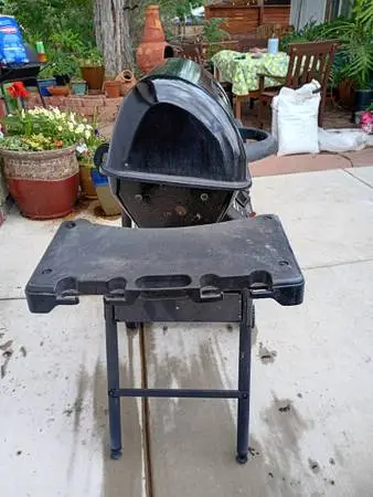 Coleman Quickset Char-Broil Gas Grill