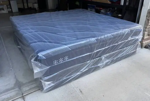 NEW king size Serta iSeries Hybrid