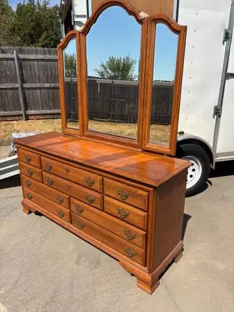 Fabulous 8 Drawer Medium Oak Finished Dresser w/ Oak Tri-fold Mirror