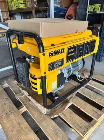 DEWALT 8125 / 6500-Watt Gas Powered Portable Generator