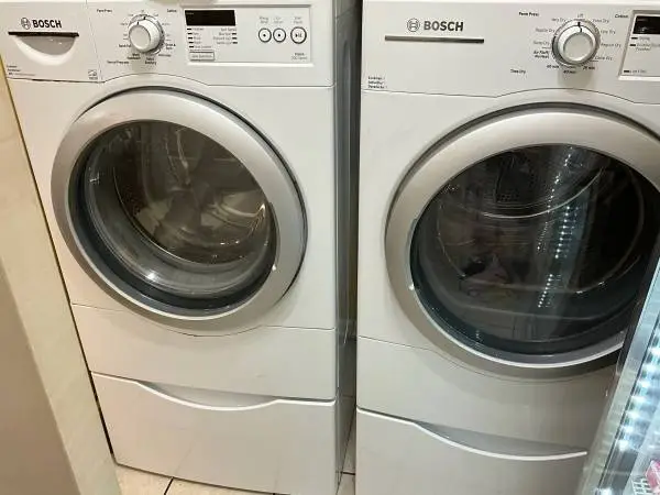 BOSCH WASHER/DRYER WITH PEDESTALS