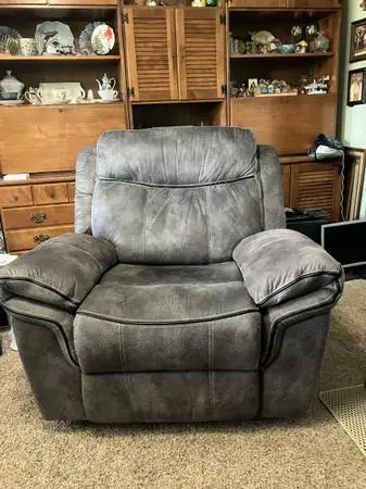 Swivel Rocker Recliner   SOLD