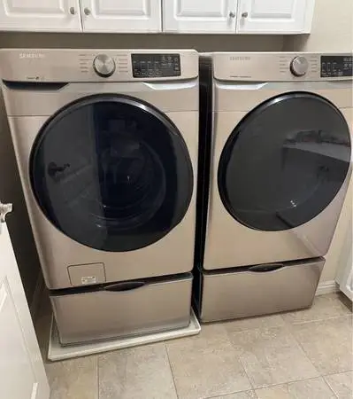 Samsung washer and dryer with pedestals