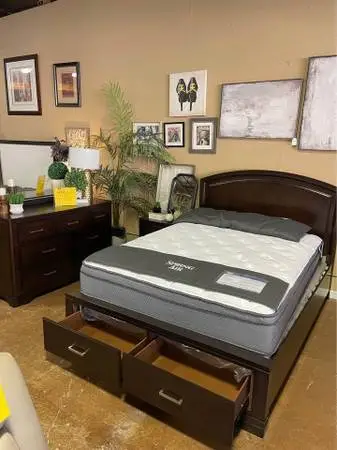 Queen 3 Piece Bedroom Set Cherry Wood Storage Bed Dresser Nightstand