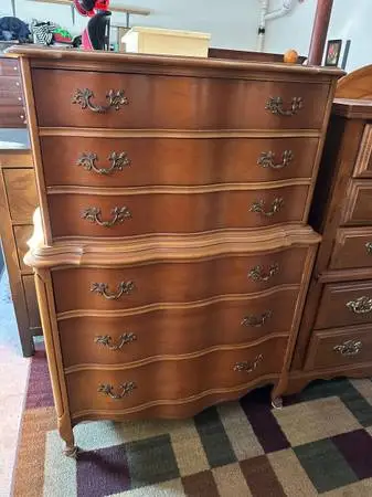Chest of drawers