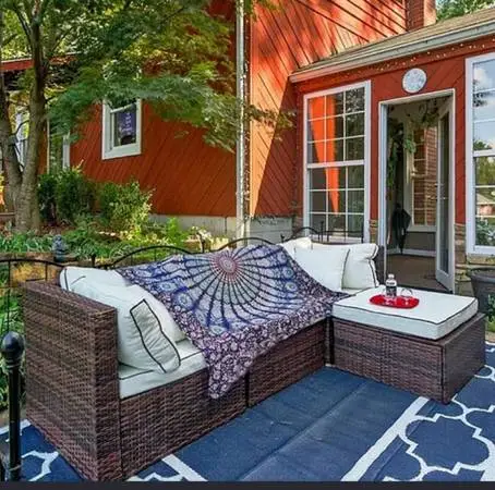 Outdoor 4 pc (like new) wicker/rattan cozy sectional