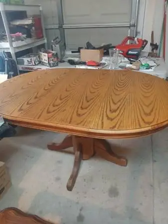 OAK DINETTE SET WITH 4 CHAIRS