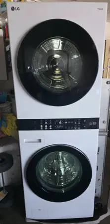 LIKE NEW  LG. Washer and dryer electric 220v VENT LESS