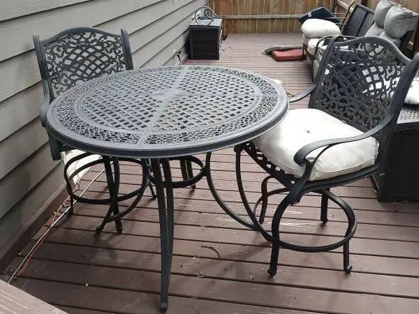 3 Piece Lattice Bistro Patio Table and 2 Chairs w/cushions