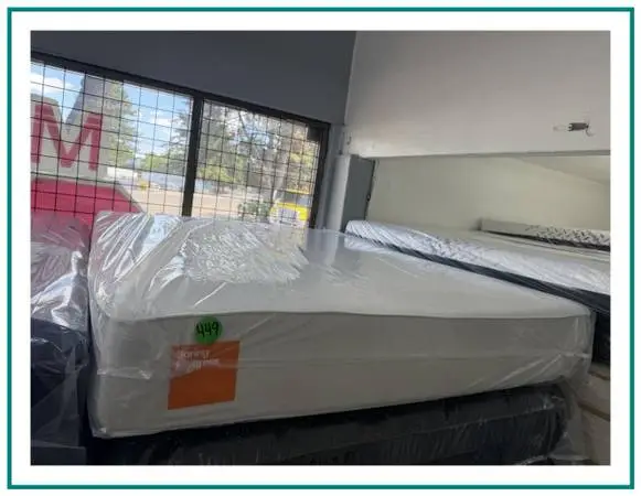 QUEEN SIZE BORING MEMORY FOAM MATTRESS & BOX BED SET