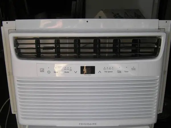8000 btu AIR CONDITIONER * ICE COLD