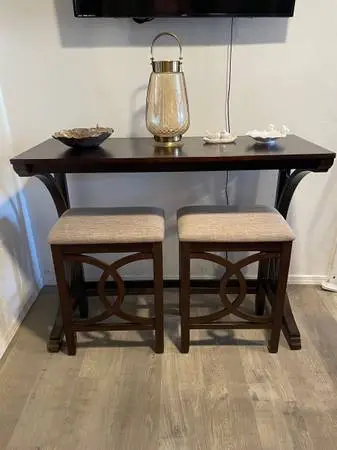 ****Lots of Furniture / Mirror / Large Stanley Table for Sale (See Pics)