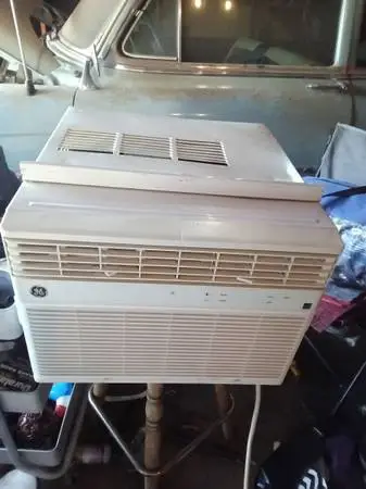GE Large Room Window Air Conditioner with Heater ( 230-Volt , 12000-BTU )
