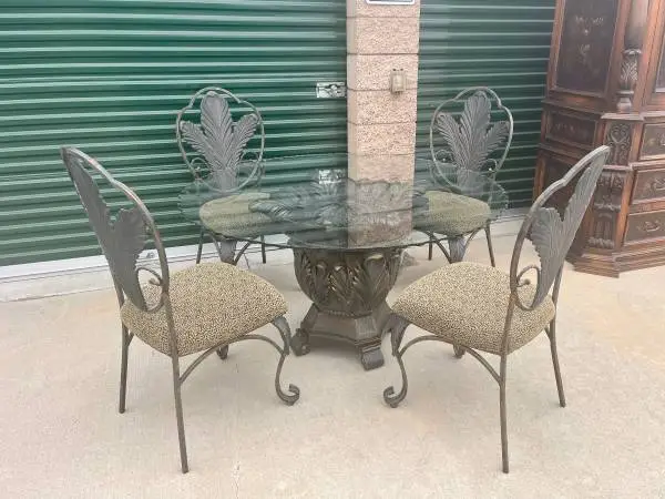 Scalloped Round Glass Dining Table w/Decorative Base & Four Chairs