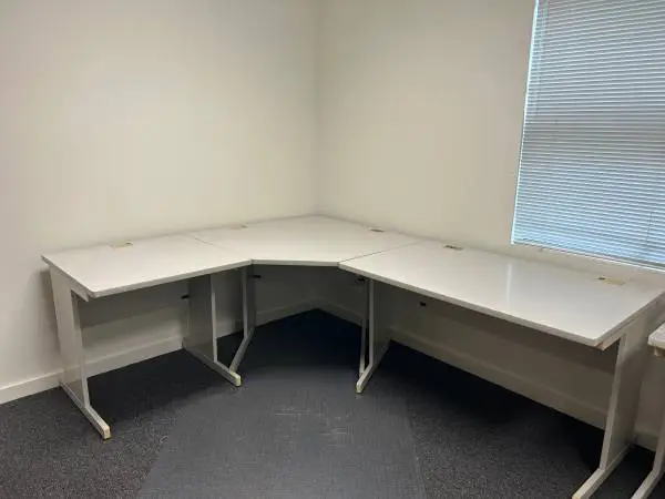 Large modular 3-Piece Corner Desk / L-Shaped Workstation