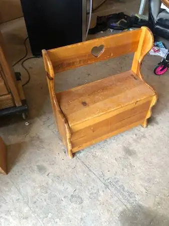 Kids bench/ toybox