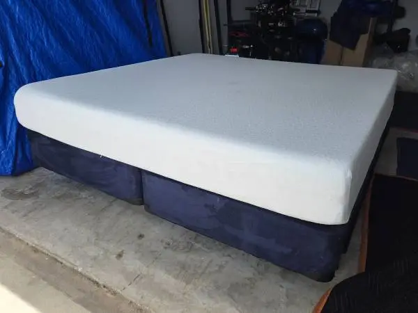 Like New King Memoryfoam Mattress Set
