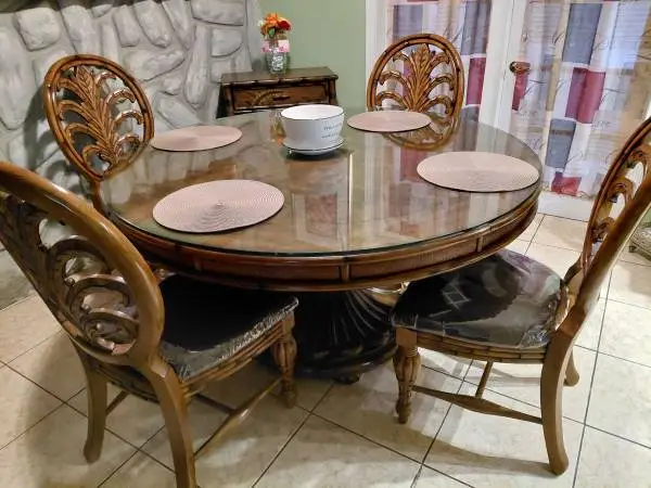 Dining Table & Chairs