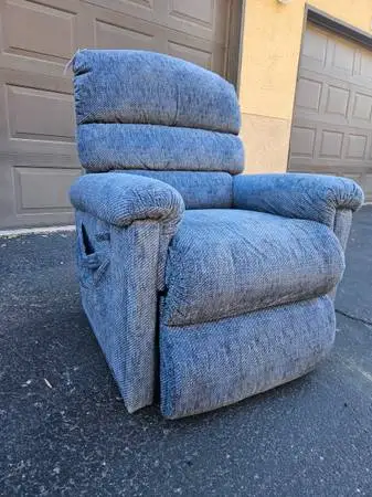 LAZY BOY POWER LIFT CHAIR FREE DELIVERY