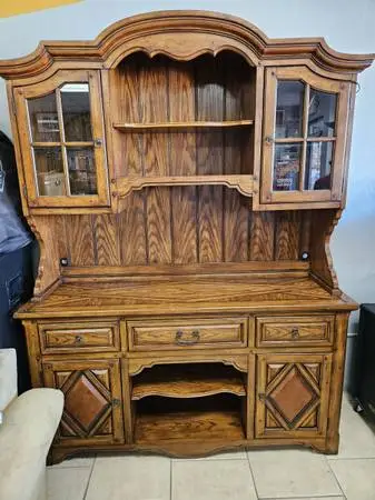 Stunning Broyhill hutch