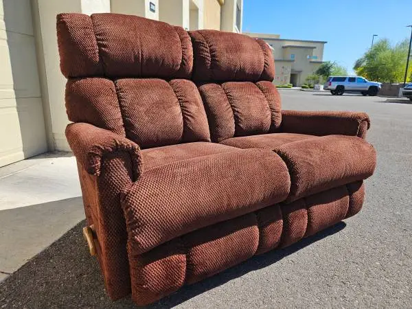 NEW LAZY BOY PINNACLE DUAL RECLINING LOVE SEAT FREE LOCAL DELIVERY