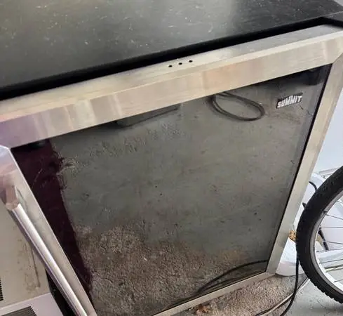 Summit AL57G 24 Inch Undercounter Cooler / Refrigerator