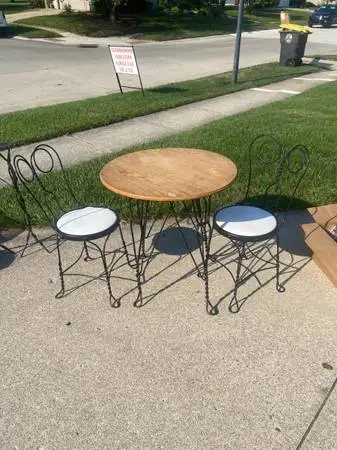 Antique ice cream parlor table and (4)chairs.