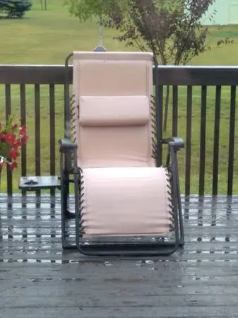 LOUNGE CHAIRS