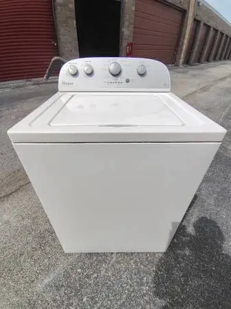 WHIRLPOOL SUPER CAPACITY WASHING MACHINE.