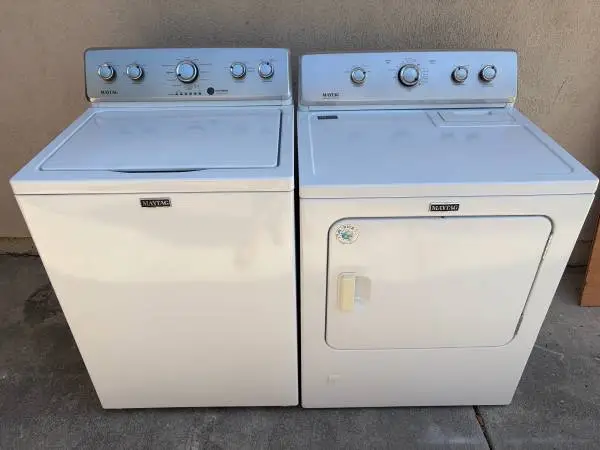 Maytag Washer w/Agitator & Gas Dryer Set