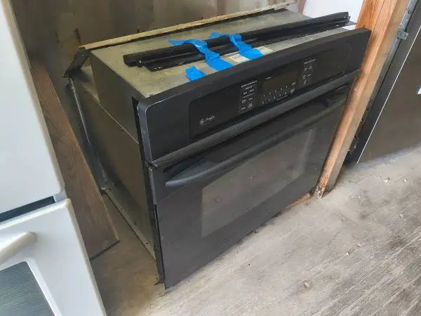 Black GE Profile Built In Wall Oven Model # JTP18BABB Used Good Cond
