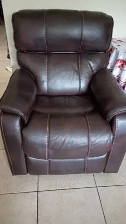 @@ Beautiful Brown Leather Rocker & Recliner Chair very good condition/ no rips