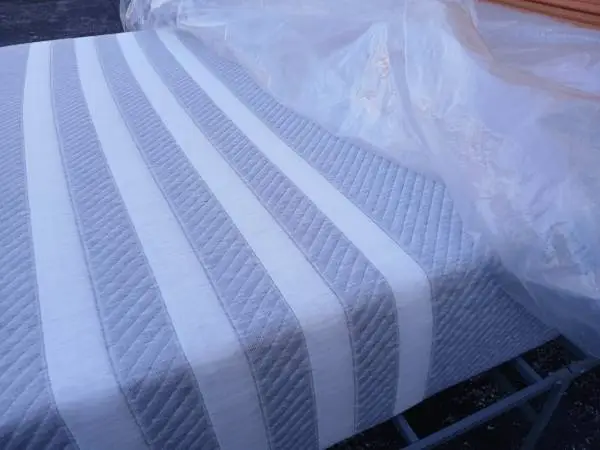 New Queen Leesa Hybrid Thick  Mattress retail $1199