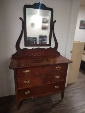 Dresser